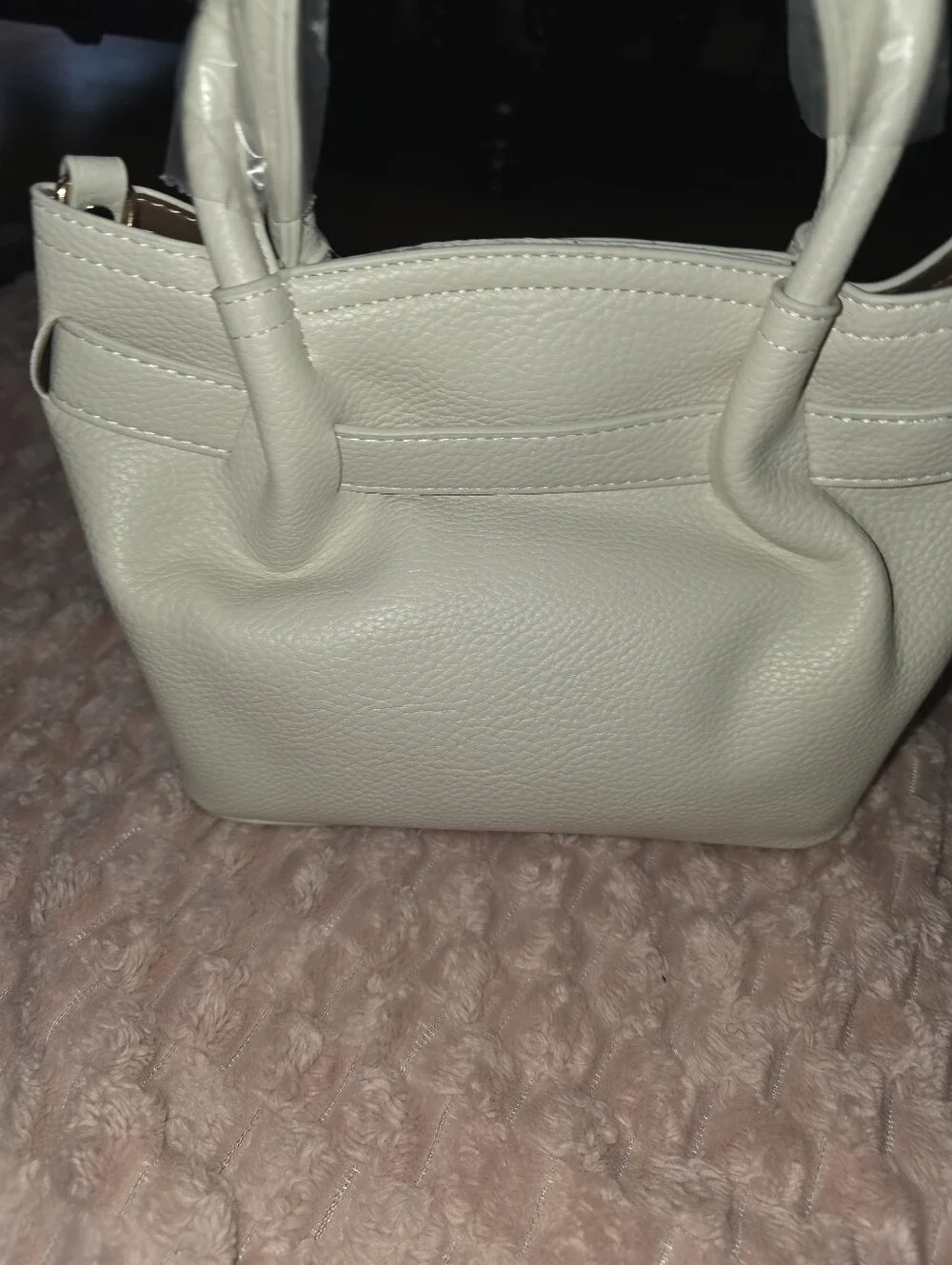 Elegant Cream Pebbled Leather Tote - Gold Accent